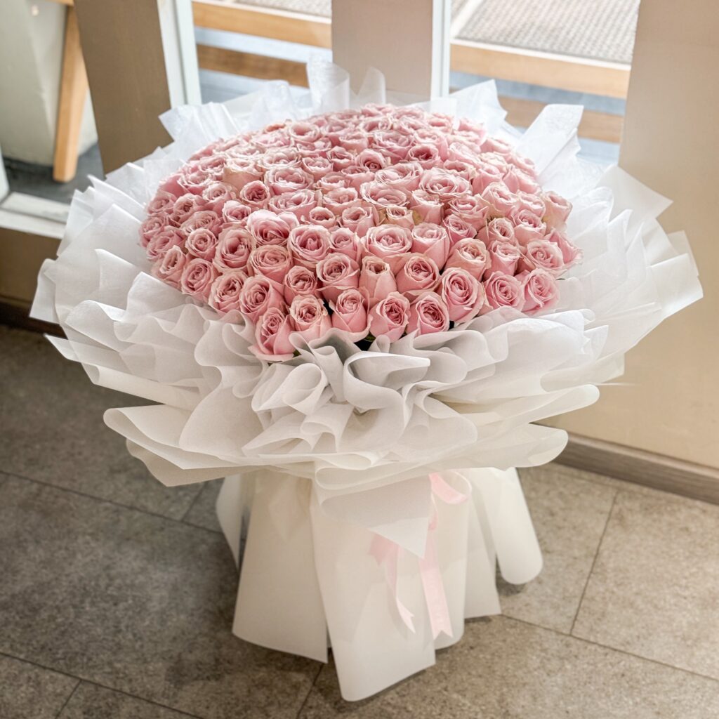 99 Pink Roses - Vintage Garden