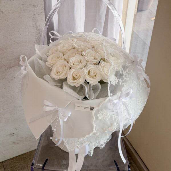 Snow White Elegance (SOAP FLOWER)
