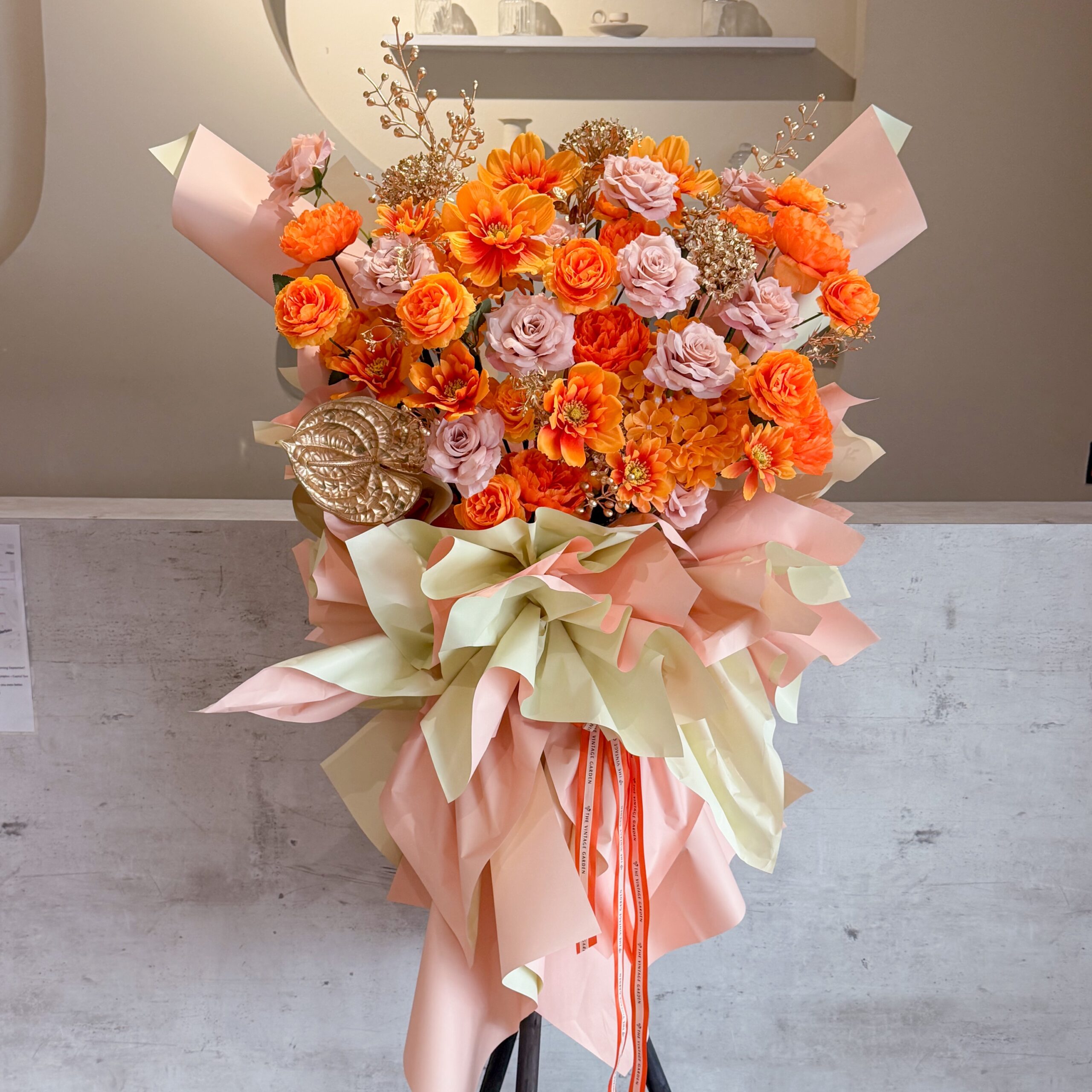 Golden Stand (Artificial flowers) - Image 2